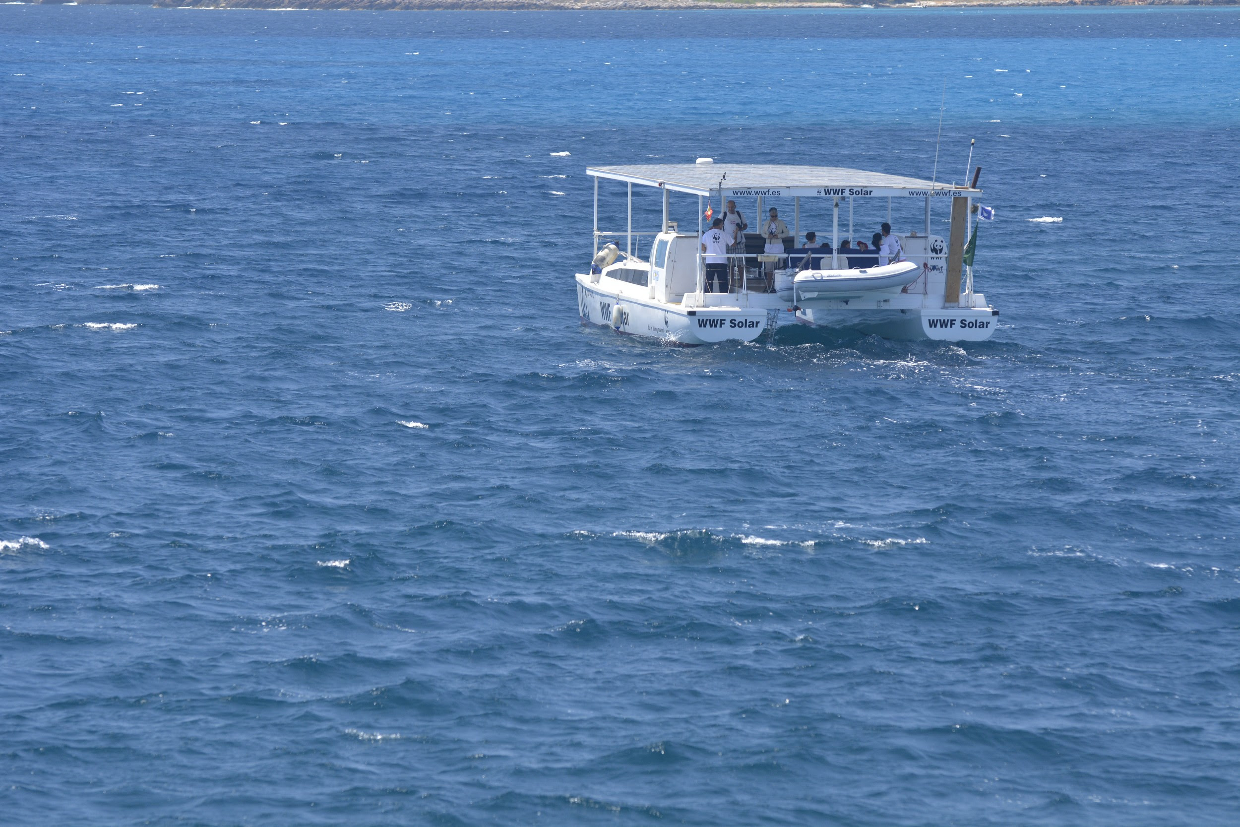 El catamarán de la campaña 'Embárcate con el WWF Solar' ya está otro año más en marcha. Imagen: WWF