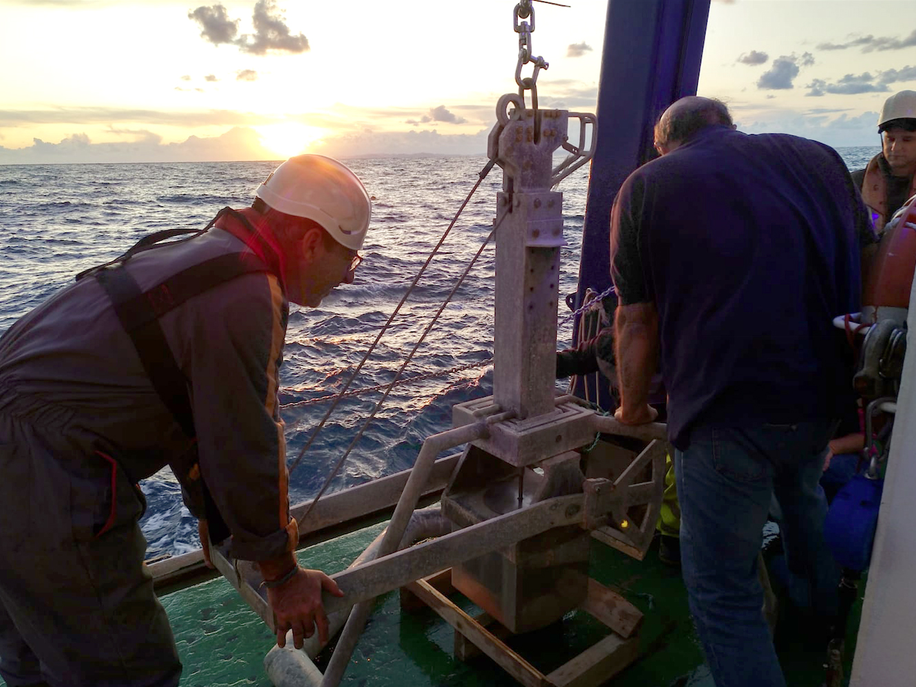 Un momento de los trabajos a bordo del buque oceanográfico Ángeles Alvariño. Imagen: IEO