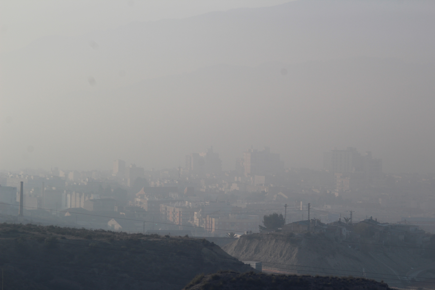 Cieza envuelta en humo, el 24 de febrero pasado. Imagen: EEA
