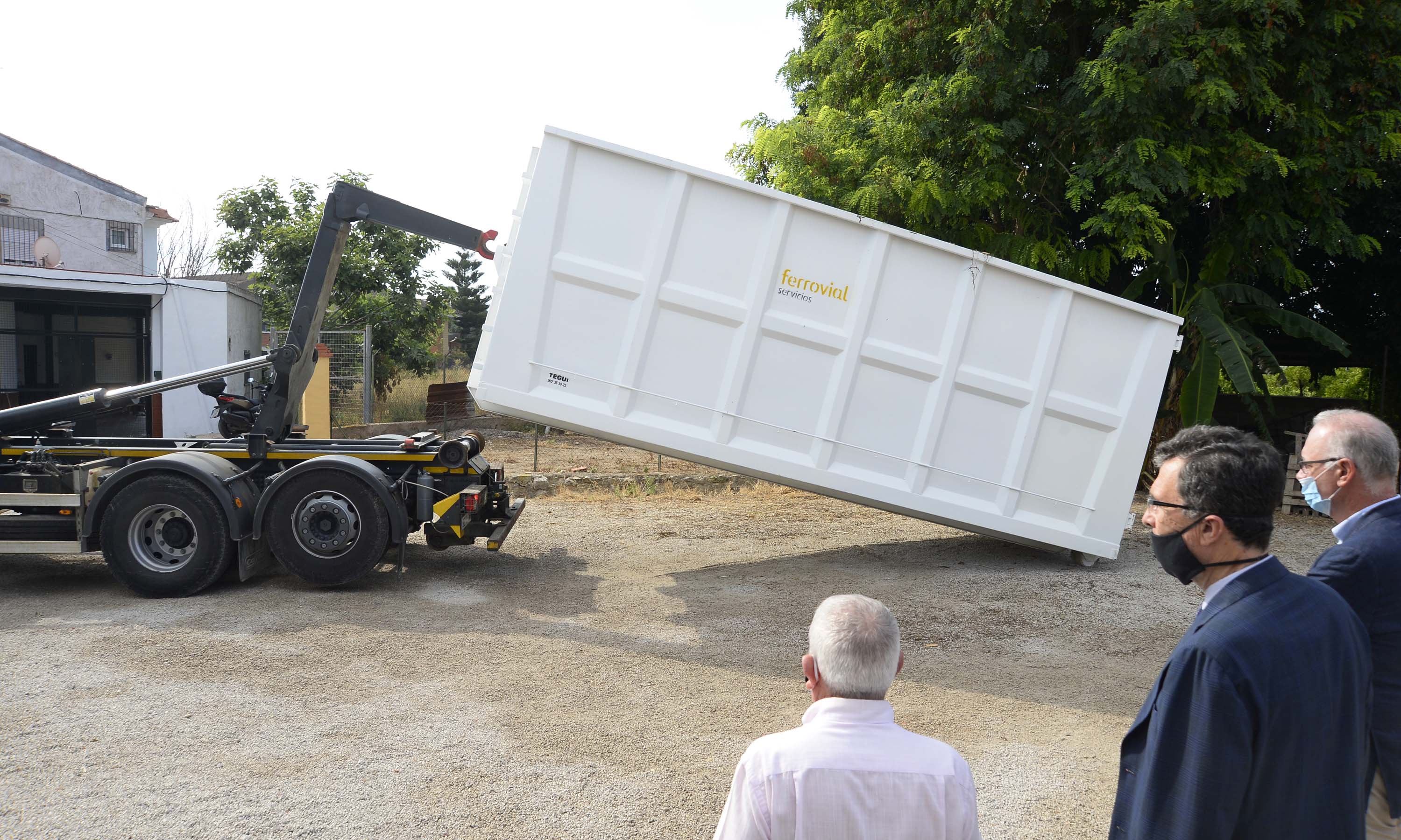 El gran contenedor es capaz de almacenar 2.000 kilos de restos de poda. Imagen: Ayto. de Murcia