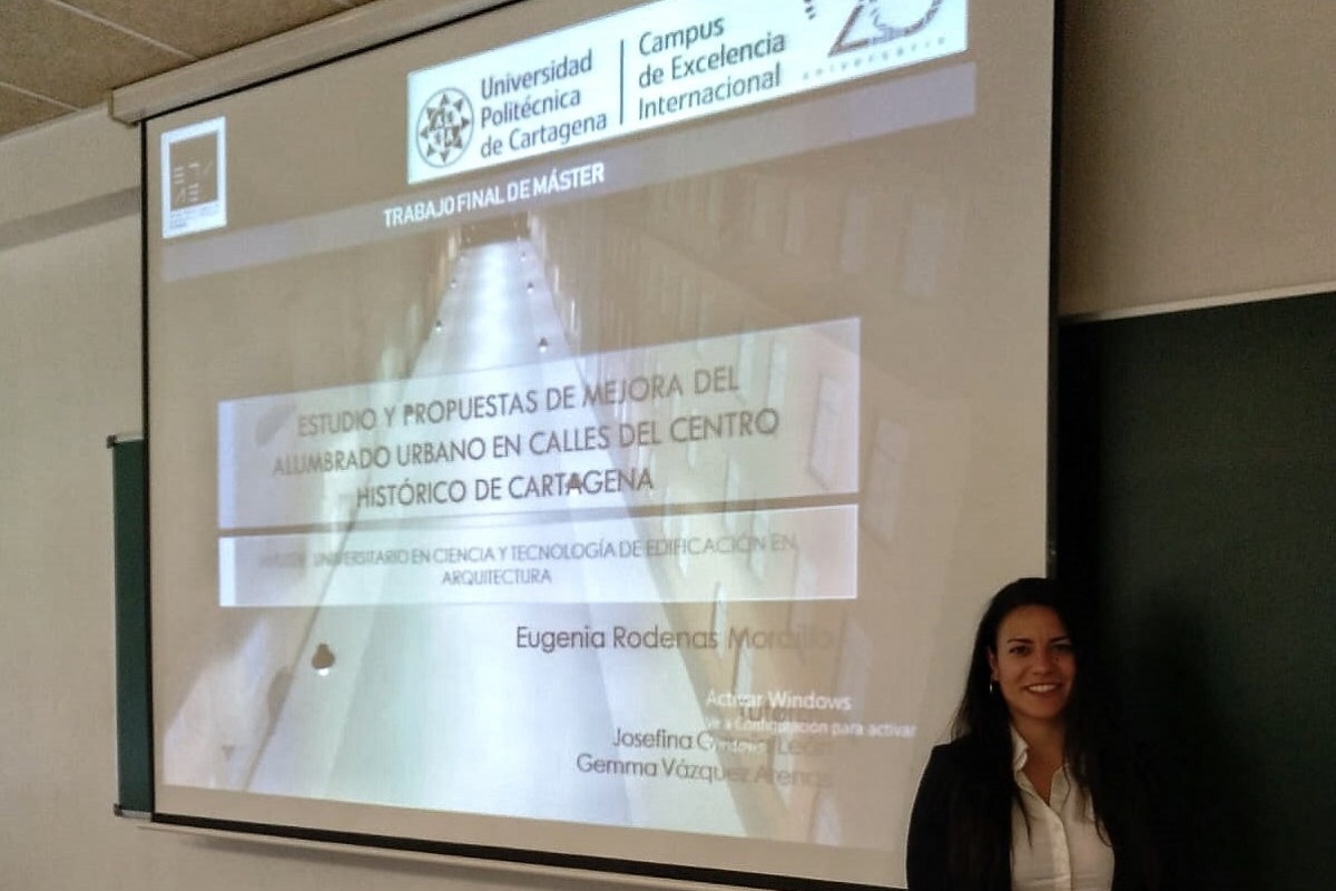 La alumna de la UPCT Eugenia Rodenas Morcillo propone en su TFM cambiar a LED las farolas del centro de Cartagena para ahorrar energía. Imagen: UPCT
