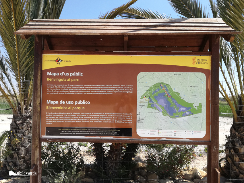 Cartel con el mapa de Parque Natural de El Hondo. El centro de visitantes está en el término municipal de Crevillent, muy cerca de la pedanía de San Felipe Neri (Alicante)