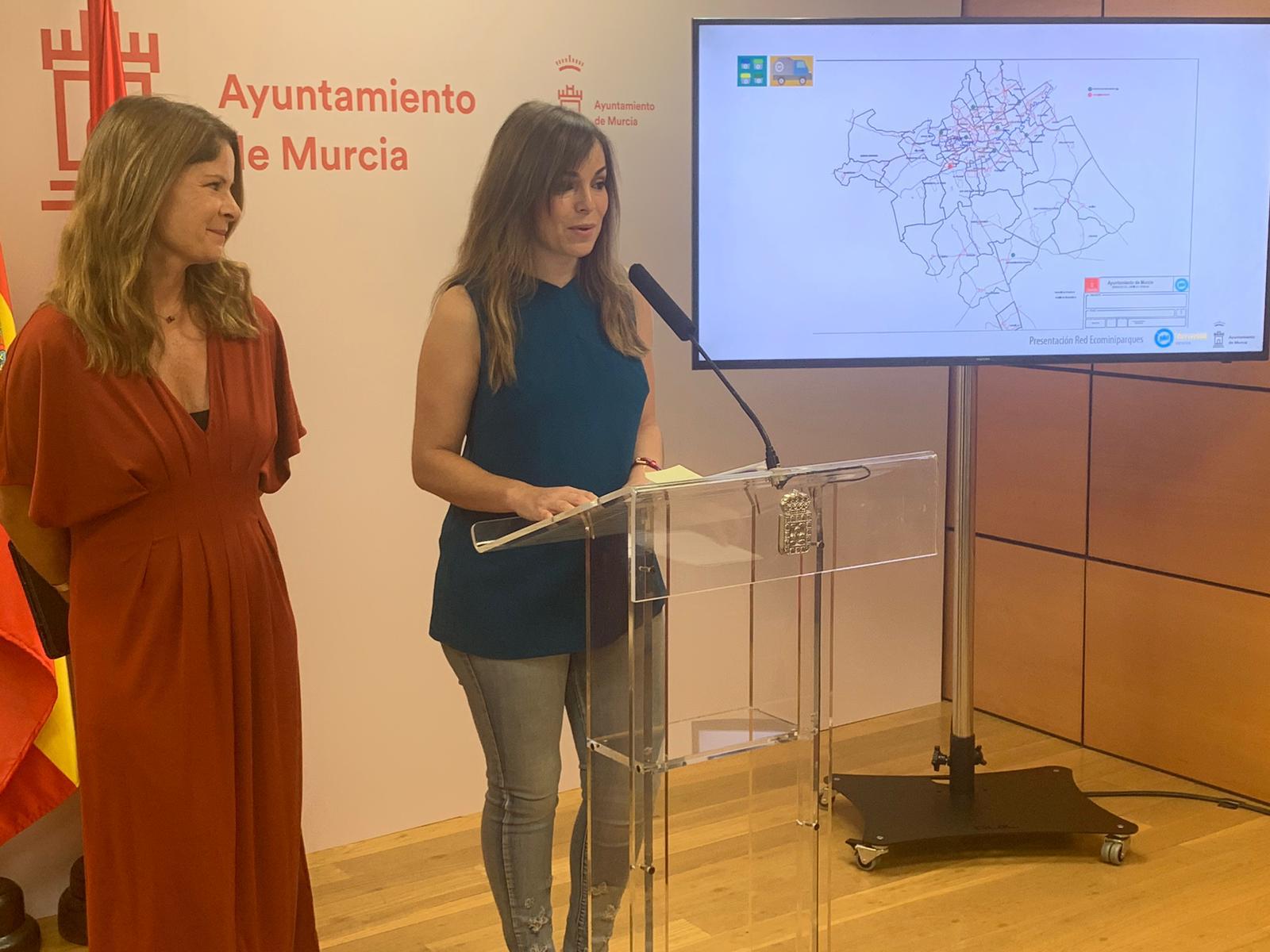 La concejala Rebeca Pérez, informando sobre la  nueva red de ecominiparques en pedanías. Imagen: Ayto. de Murcia
