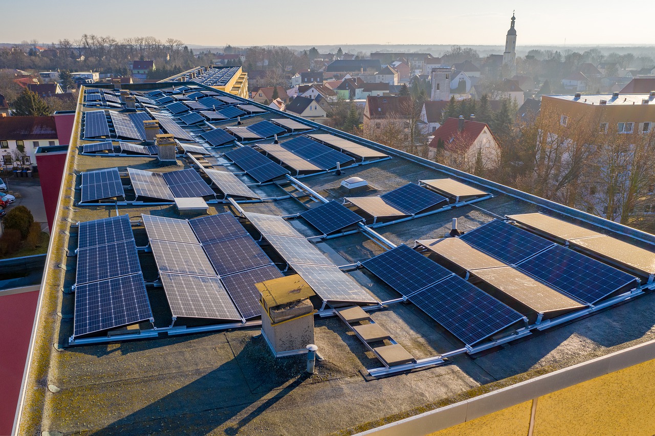 Uso de paneles solares en tejados de edificios