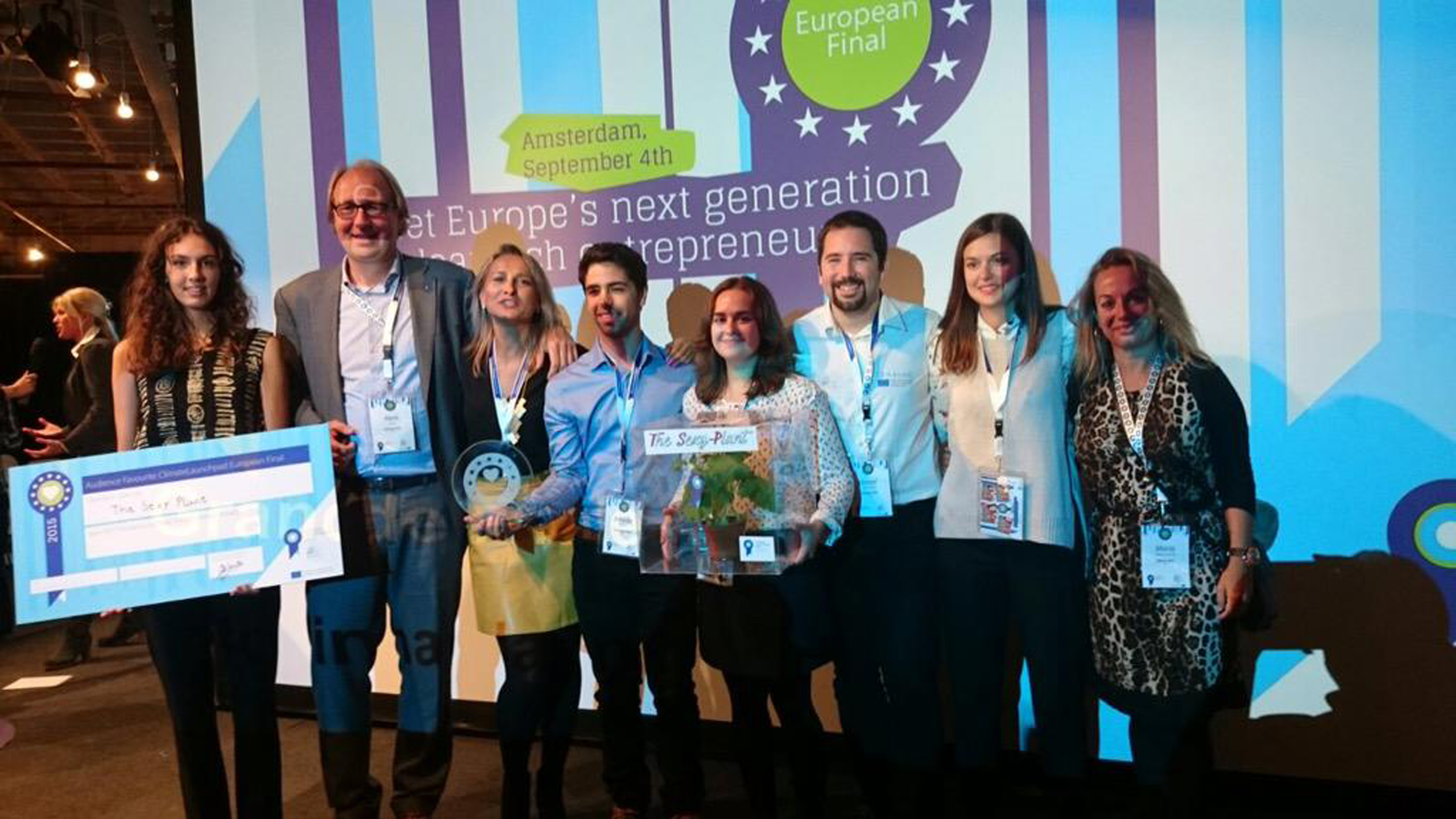El equipo de 'The sexy plant', con la iniciativa que ha recibido el reconocimiento europeo